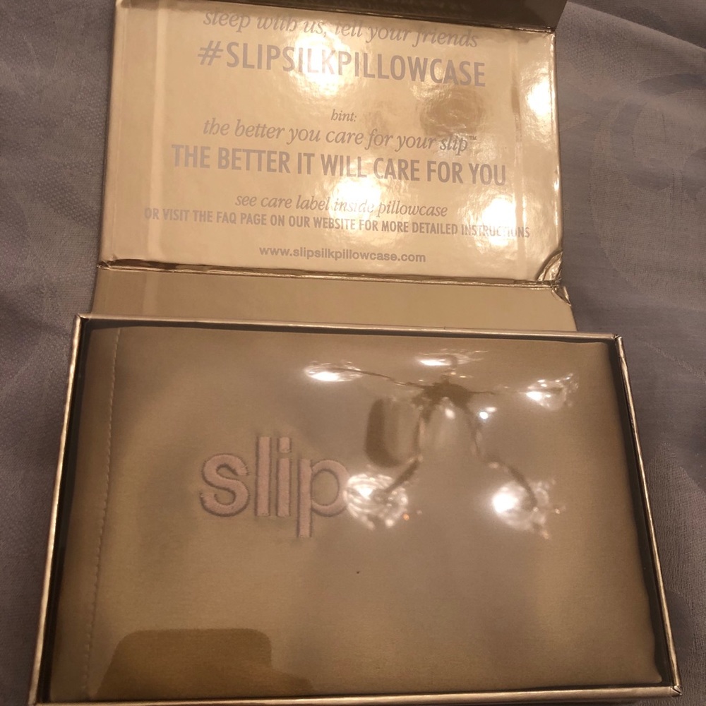 BNIB-sealed luxurious SLIP gold Silk pillowcase